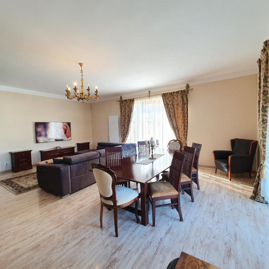 Vila De La Lugas Oradea Exteriör bild