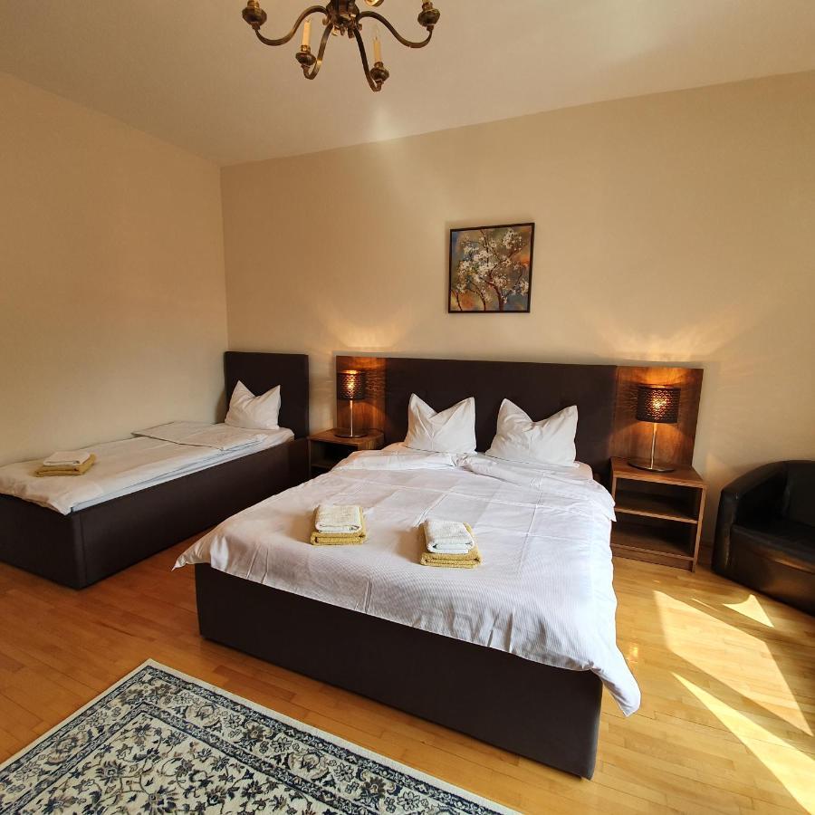 Vila De La Lugas Oradea Exteriör bild