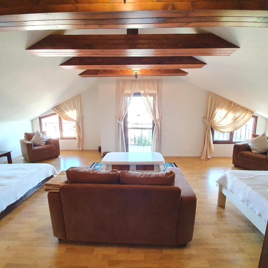 Vila De La Lugas Oradea Exteriör bild