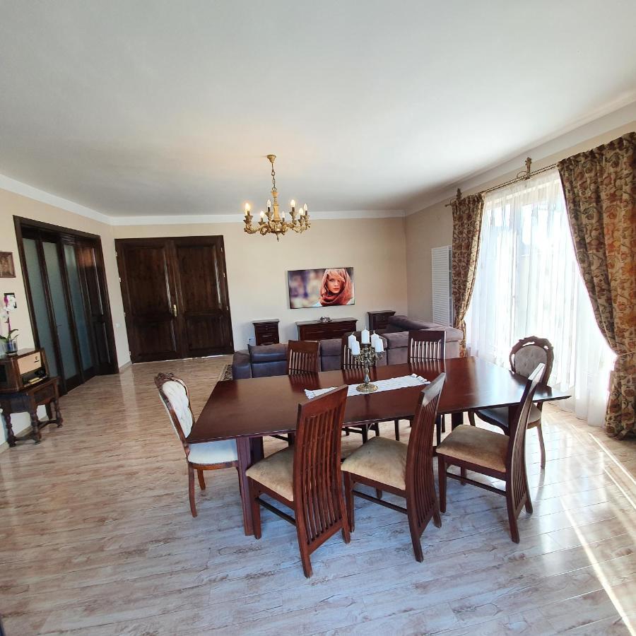 Vila De La Lugas Oradea Exteriör bild