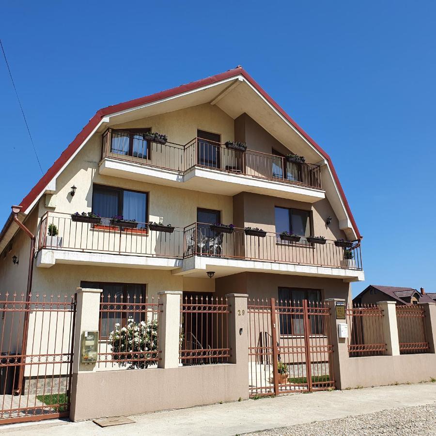 Vila De La Lugas Oradea Exteriör bild