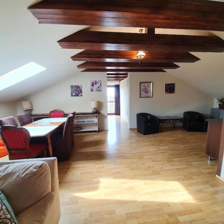 Vila De La Lugas Oradea Exteriör bild